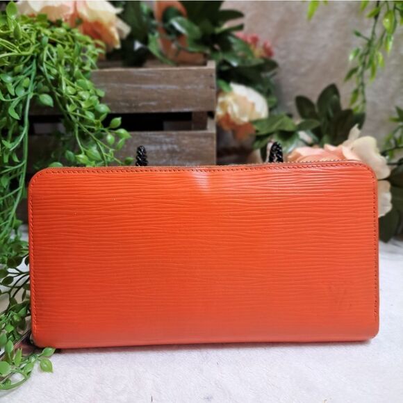 Authentic Louis Vuitton Epi Zippy Wallet with Dust Bag - Picture 3 of 17